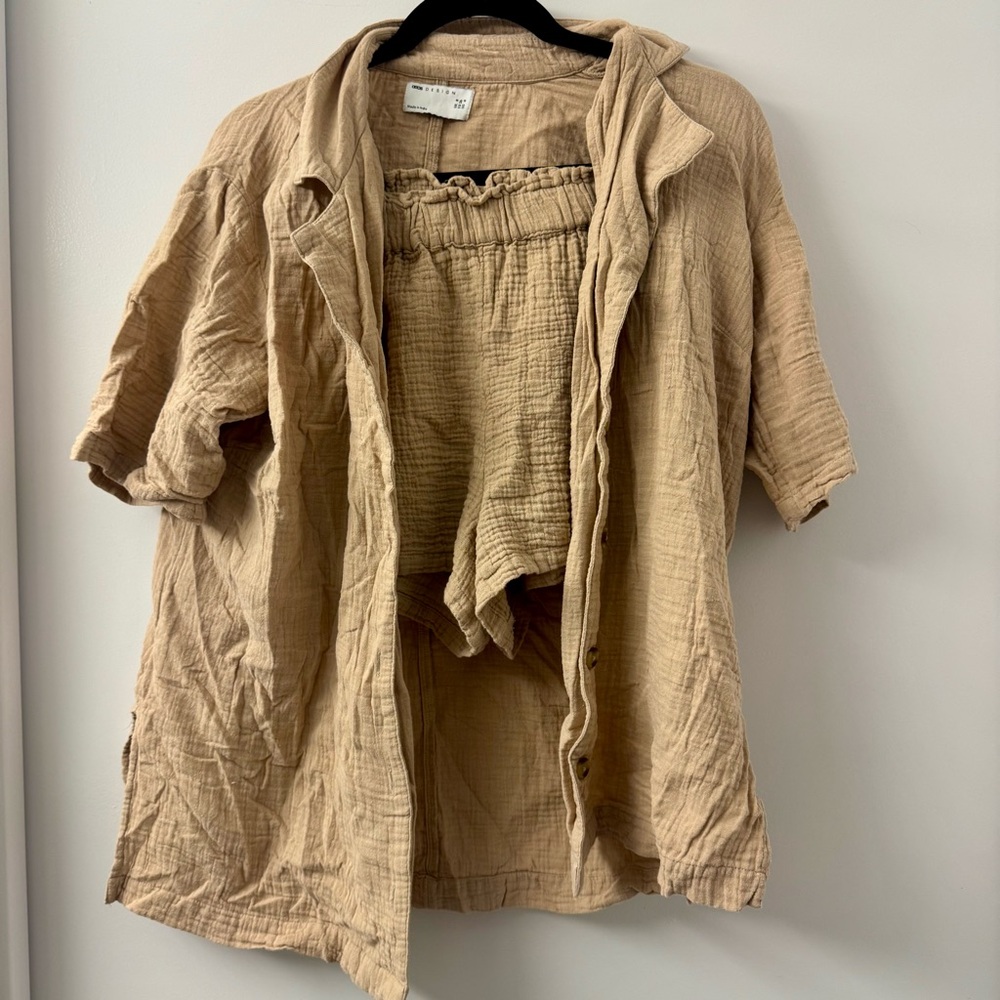 NWOT ASOS DESIGN cheesecloth button down bowling shirt and matching shorts set - Picture 3 of 9